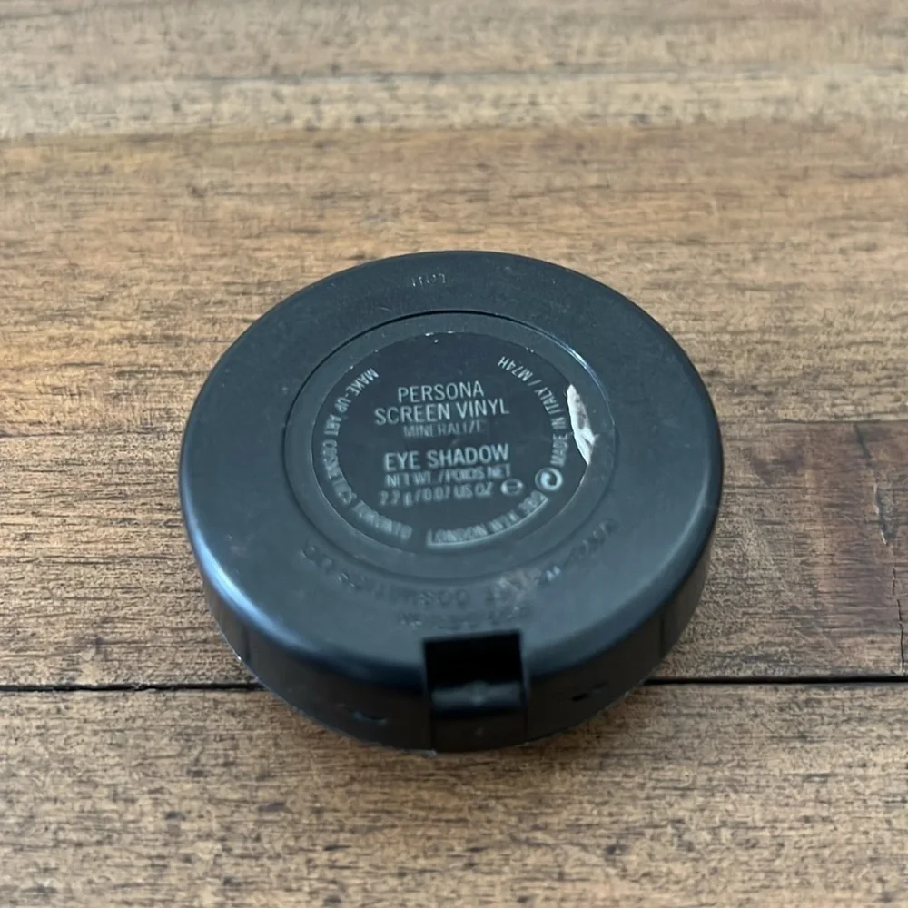 Mac mineralize eye shadow shade personal screen vinyl